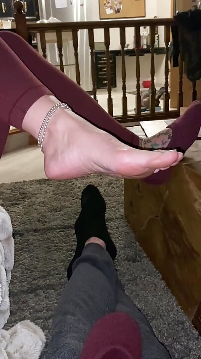 Amazing Step Mom Gwen Humours Your Weird Horny Foot Fetish: Hot Sweet Sweaty Slipper Play
