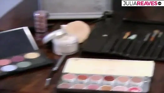 Seksi kız canavar yarakla öğürüyor ve sonra ağzına boşaltıyor