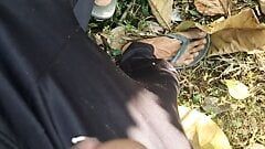 Sesso bollente nella foresta in India, video di sesso, camminata completamente nuda nella foresta