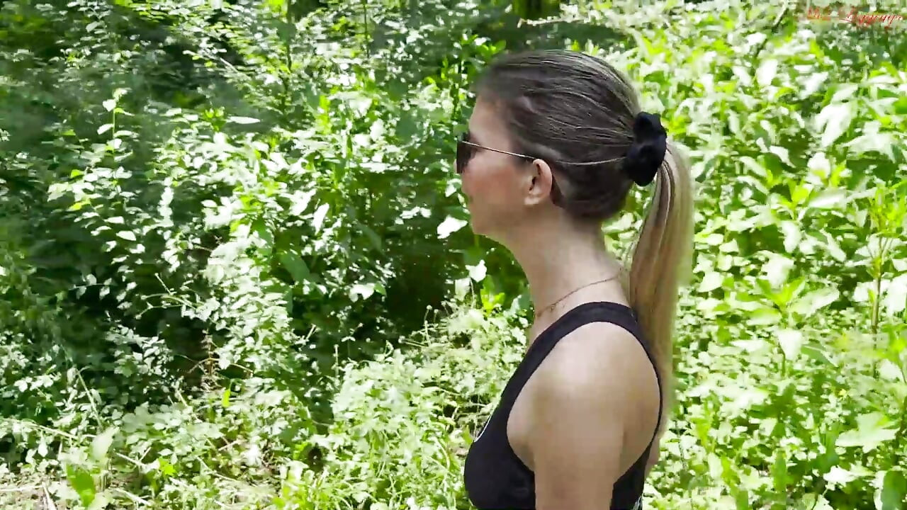 Kneppet og cumshot i parken med Stranger