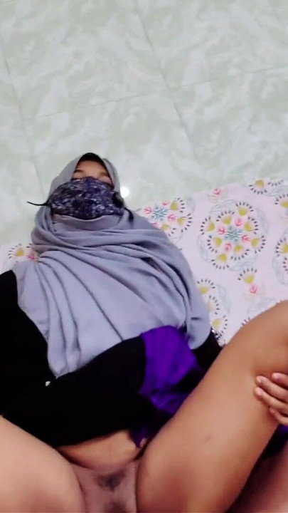 Hijabi stepmom need big dick for face fuck so stepson help her hot xxx | Clip 1