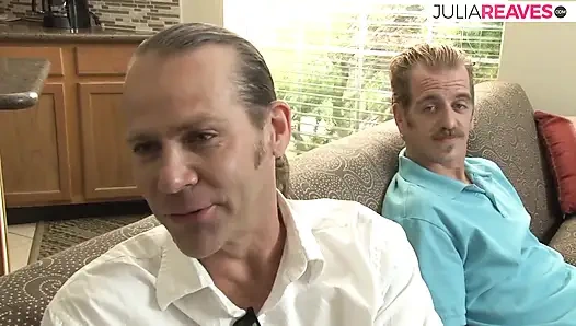 Sarışın Sandra'nın seks sırasında sıklıkla üçlü sekse ihtiyacı var, amının buna ihtiyacı var