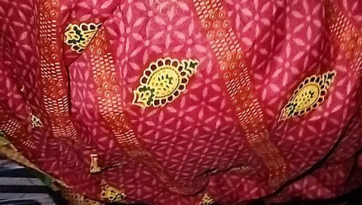 Azgın devar muhteşem yeni evli Hintli yengeyi sikiyor