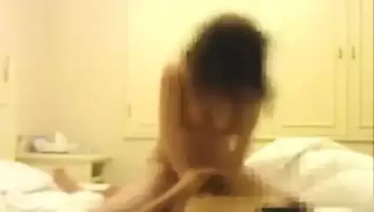 Японская девушка испытывает 10 оргазмов на скачке
