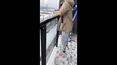 Eine Freundin lutschte diskret auf einem geteilten Balkon