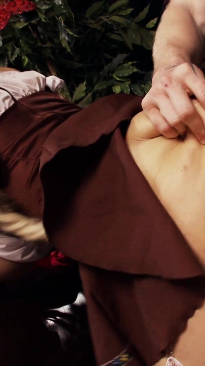 Must-share moment from "Blonde notgeile Milf mit grossen Titten blaesst und laesst ihre feuchte pussy ficken"