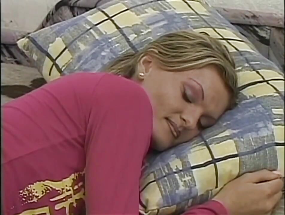 Biseksual dalam biseksual... Seks dubur bertiga