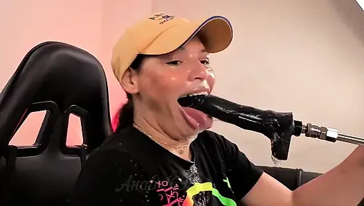 Aku Meletus Kotor Di Wajahmu Dan Penis Keras, Ikuti Tenggorokanku Dengan Erat