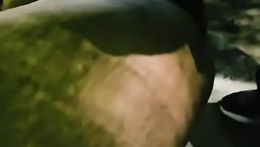 Saya menemukan seorang pria di alun-alun umum, meniduri saya di depan cuckold