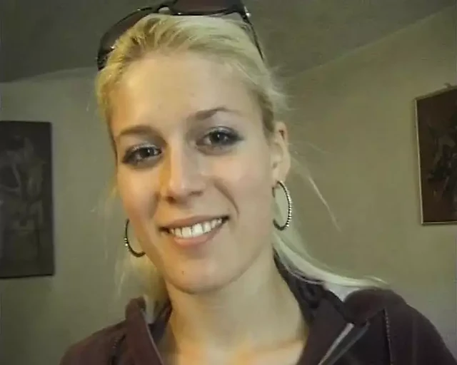 I play with my cousin Sandra, a shy and submissive blonde