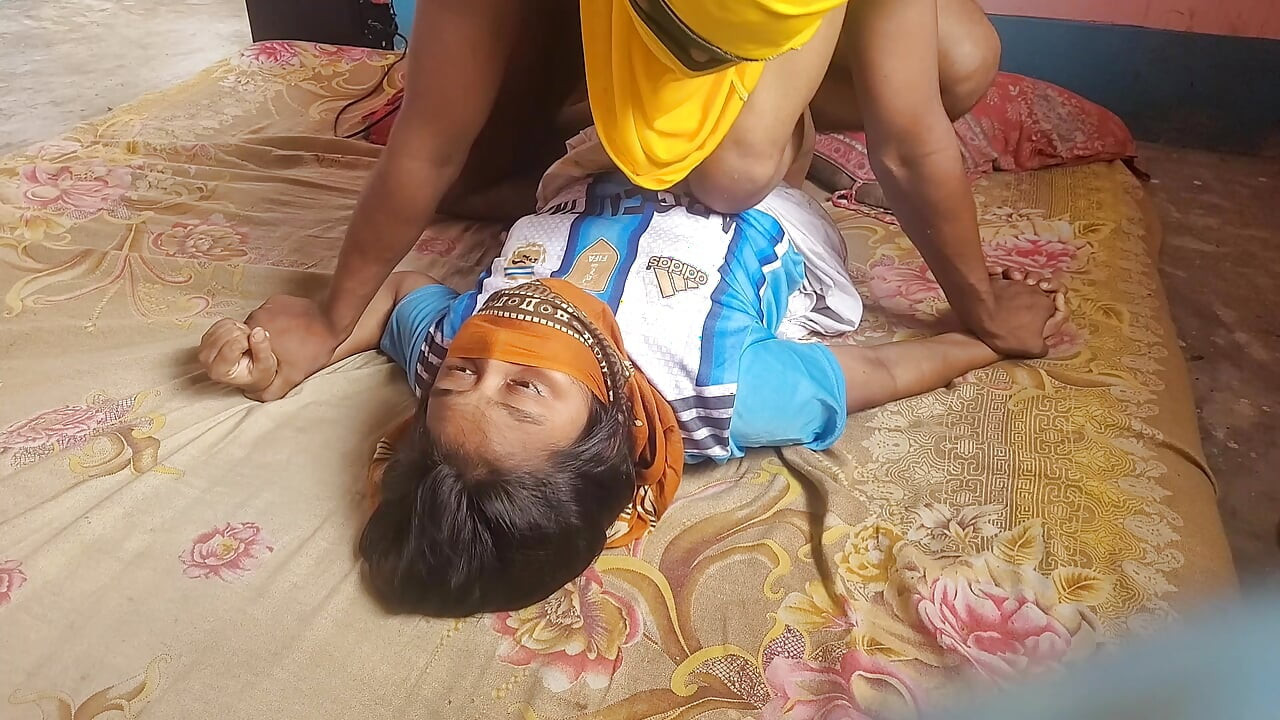 Viral video of a sexy Bangladeshi Argentina supporter wearing a dhoti