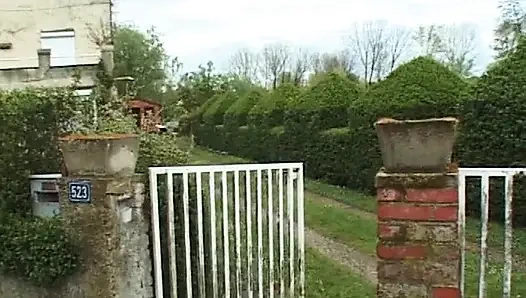 Kızıl Fransız bebek bu azgın kovboya tüm deliklerini veriyor