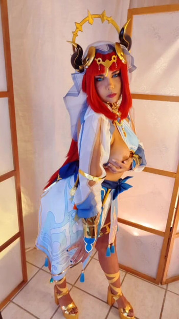 Emotional moment from "Nilou genshin impact cosplay"