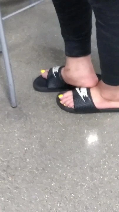 Long redbone toes