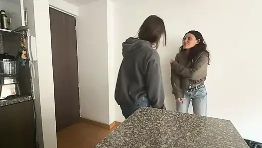İşe gitmeden önce bir lezbiyen beni yönetiyor