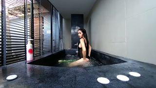 3d-VR клип, азиатская тинка принимает душ