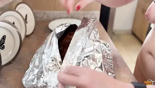 Pertunjukan masak bugil bareng slappin ham