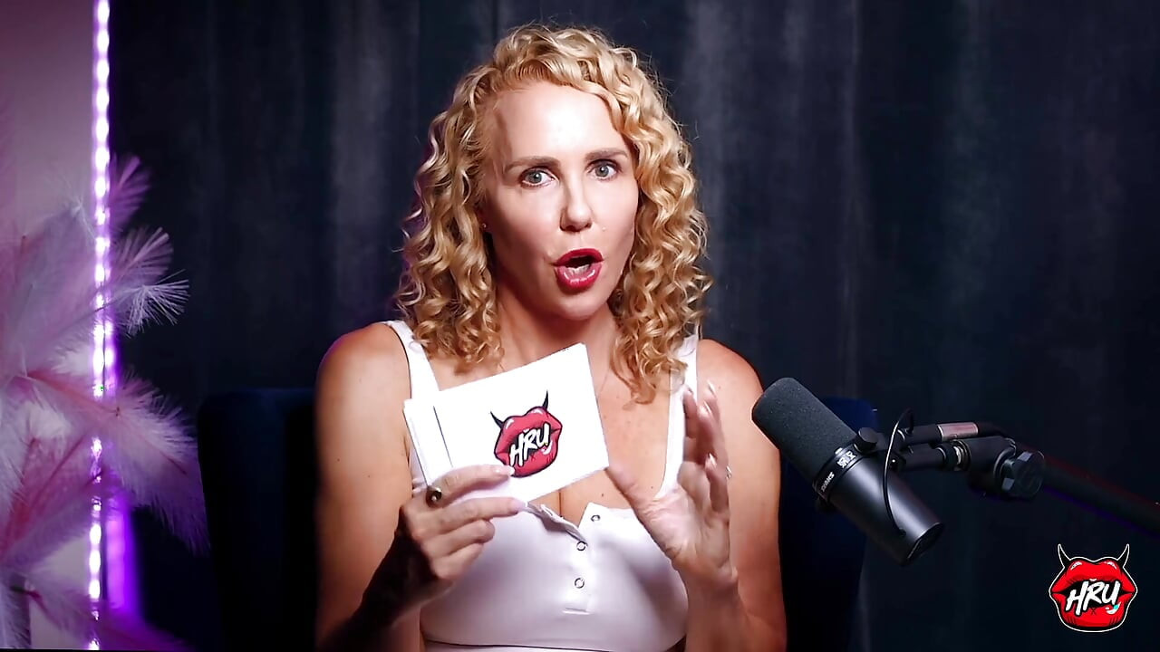 전도의 딸에서 라이징 스타에 이르기까지: 스칼렛 알렉시스가 열립니다.