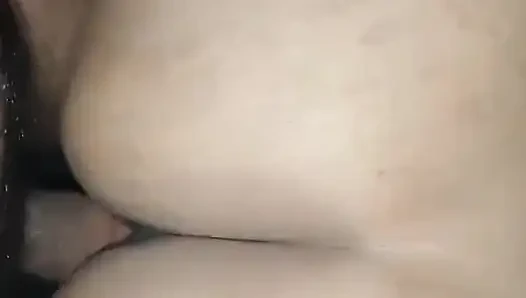 Üvey üvey kız kardeş domalarak sikiliyor
