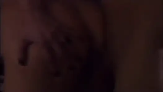 Üç yarak iki hatun yerde sert sikişiyor