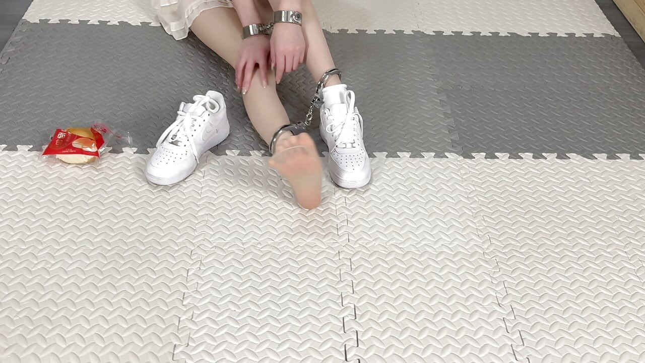 シュレッドミートと白い靴下でのセルフマウス、そしてマスターベーション