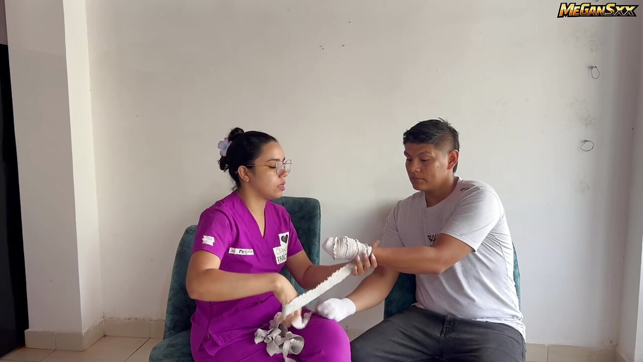 MEDICINSKA SESTRA SA VELIKIM DUPETOM JEBE SVOG PACIJENTA KADA DOKTOR ODE.