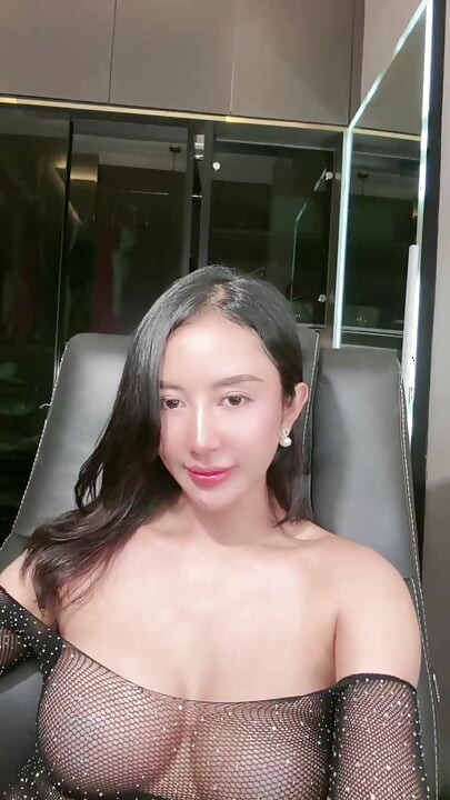 HERMOSA CHICA MODELO BINAL