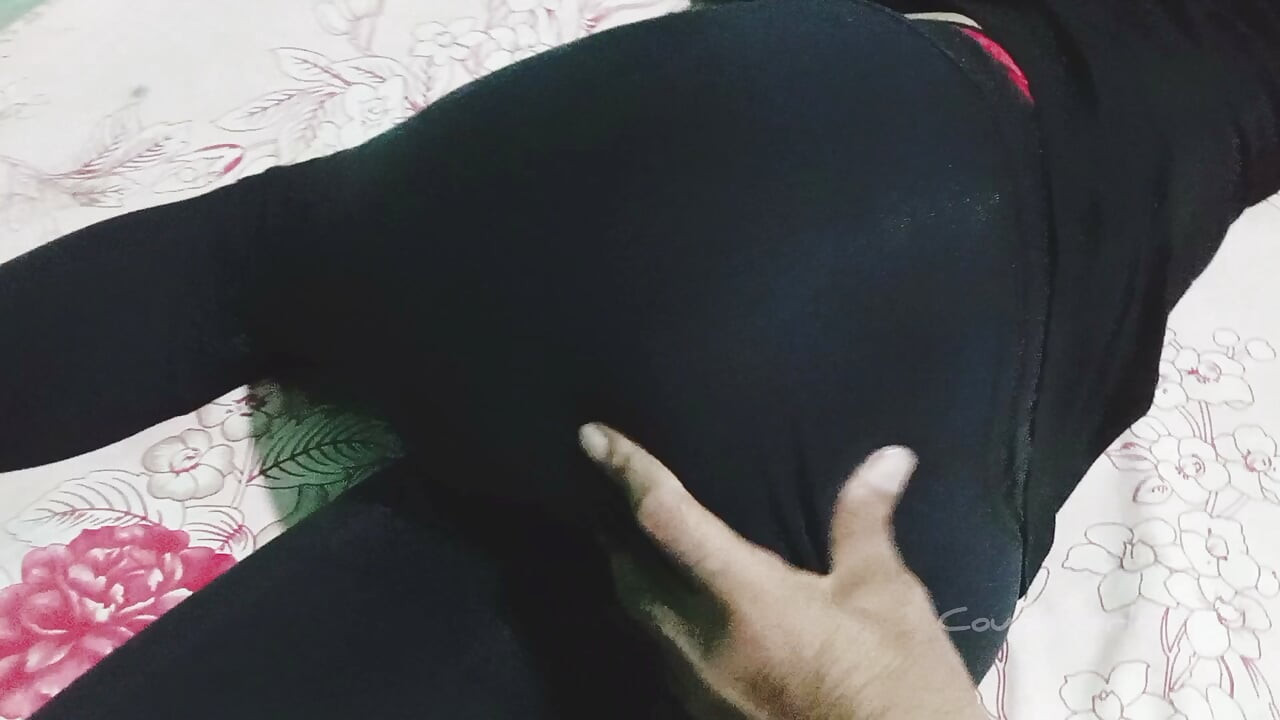 Hot Bhabhi Show her hot Boobs and pussy