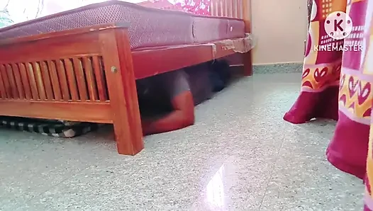 Ein einsames heißes tamilisches mädchen wurde bereit, von einem gauner zu ficken, um Diebstahl zu verhindern - tamilische Audio mit lautem stöhnen