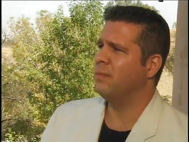 חמודה מהממת מפשקת את רגליה ומקבלת ליקוק ודפיקה של הכוס הרטוב שלה