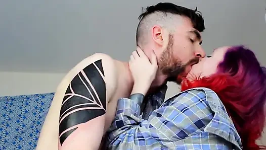 Ateşli alfa çift kadın kılıklı aşağılama fantezisi tarafından aldatıldı ve kadın egemenliğini yitirdi