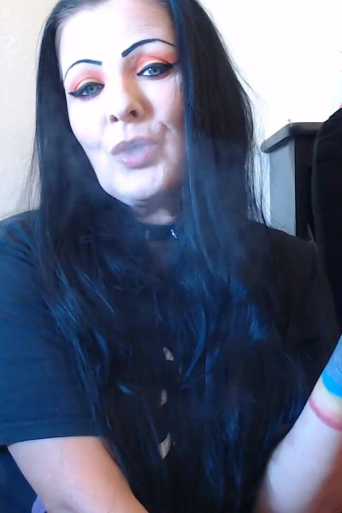 Nice closeup goth smoker