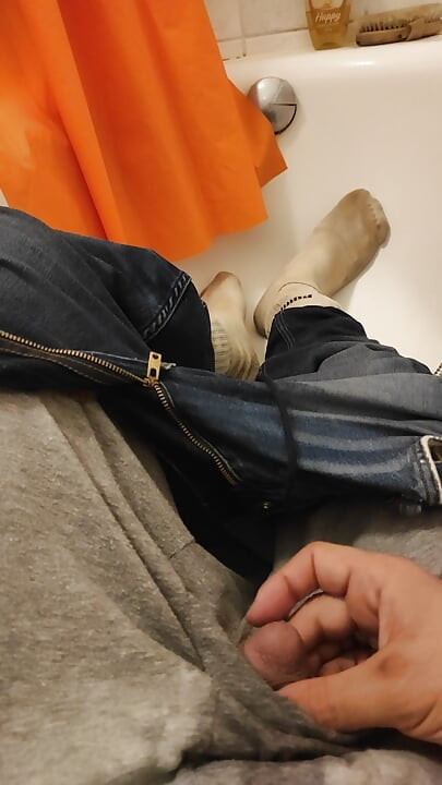 Dirty Pig Hammer on It, Pissing and Socks Toilet