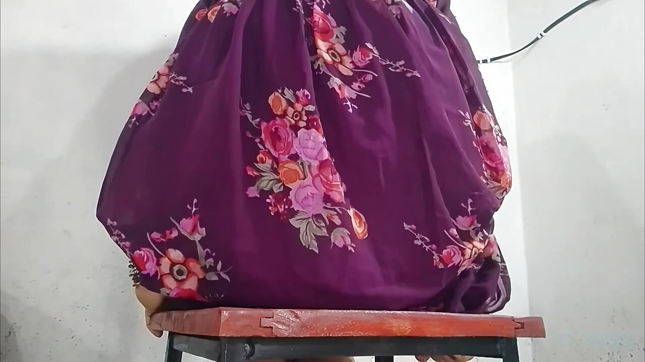 Se Kiss Sitting on the Table Sitting in Hindi Audio