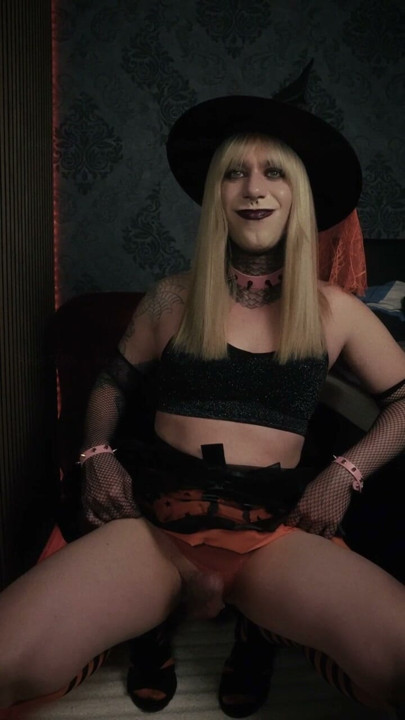 Watch the Blair Bitch jerk off