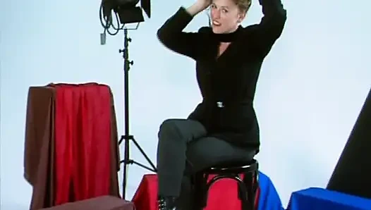 Almanya'dan çarpıcı bayan külotlu çorapla mükemmel vücudunu gösteriyor