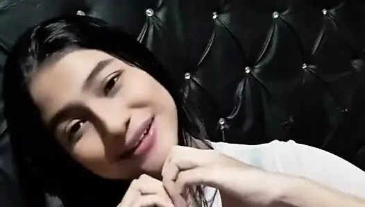 Yuliethgomez mencuri panggung dengan tenggorokan mentah-mentah