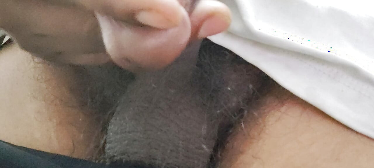 Şimdi de Alplerde bir gölde bir kayıkla eşcinsel mastürbasyonu ve boşalma sonrası.