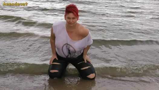 Annadevot - Mit RIPPED JEANS in den See