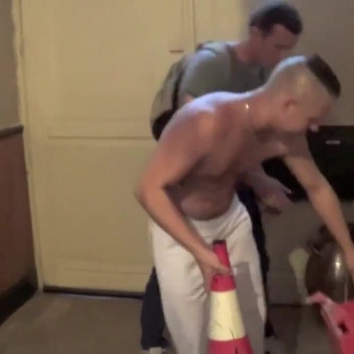 法国 bttom 使用的直阿拉伯占主导地位