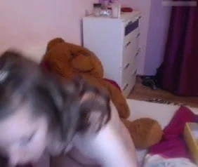 Ukamenovaná německá dívka se nudí