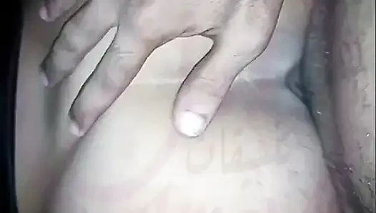 En ateşli Arap Suudi adam Sharmota Yemenli karısını sikiyor