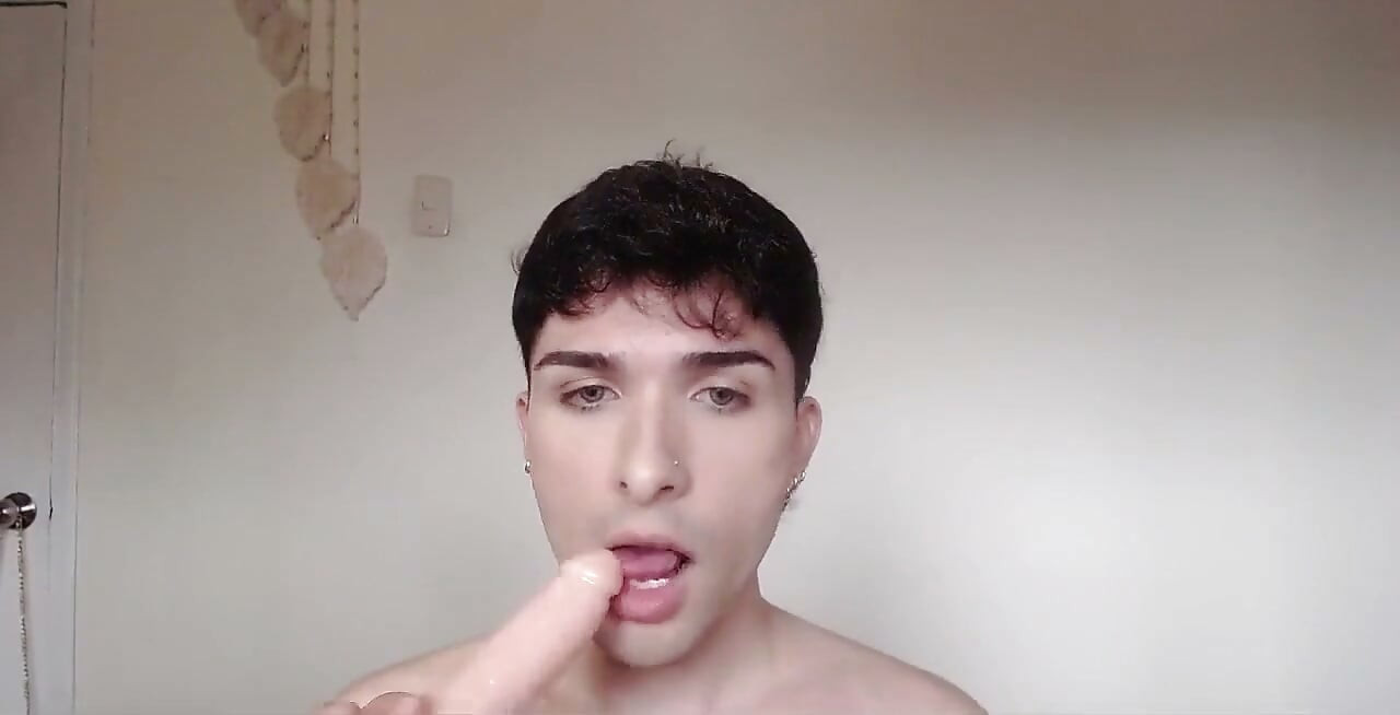 Young Gay Man Shoves a 24-centimeter Dildo up His Butt