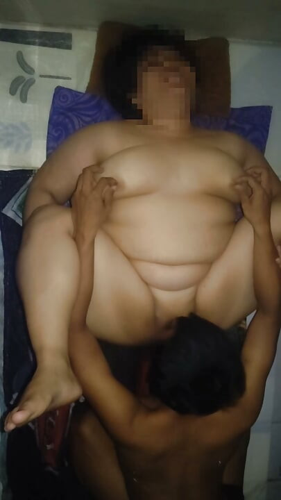 Futând mama vitregă sâni țâțoase