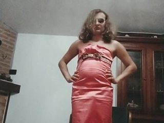 Versauter Transvestit - rosa Kleid