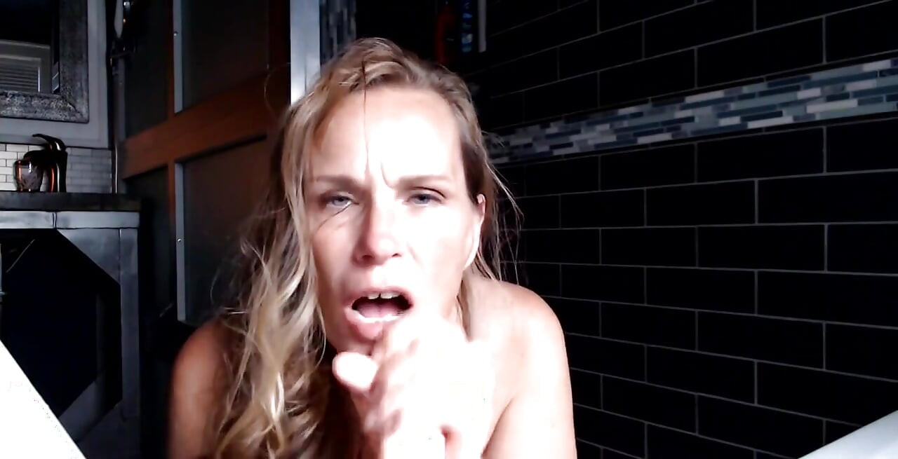 मुझे गंदा लड़का तुम्हें चूसना पसंद है! गंभीरता से मेरी पसंदीदा किस्मों में से एक! Happy Cinco De Mayo!