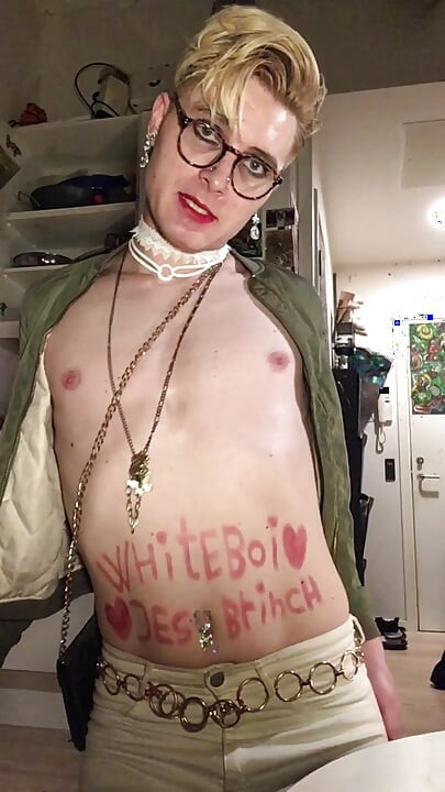 SissyWhiteboi Jes Brinch in white jeans