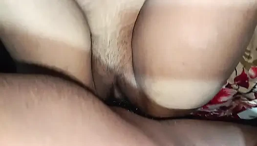 Hasina_Love говорит, что она горячая, наслаждаясь своей киской, ее шляпой 3