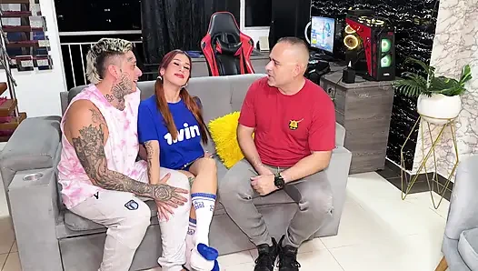 Üvey oğlumun kız arkadaşını sikiyorum Katty Blake meanwhike oyun oynuyor