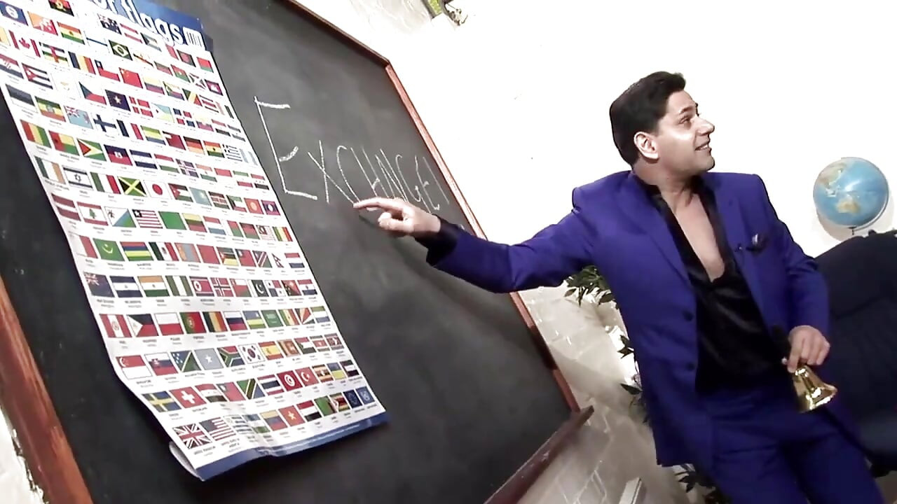 Λεσβίες γλείφουν μουνί δαχτυλώνοντας δονητή που διεισδύει